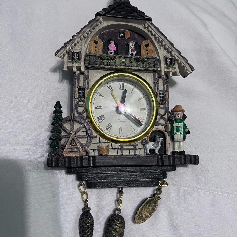 Quartz Chalet Wall Clock - Cream and Black Decorative Home Wall Decor